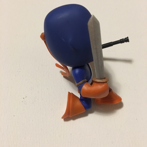 Deathstroke DC Comics Super Heroes Vinyl Figurine - Picture 4 of 16